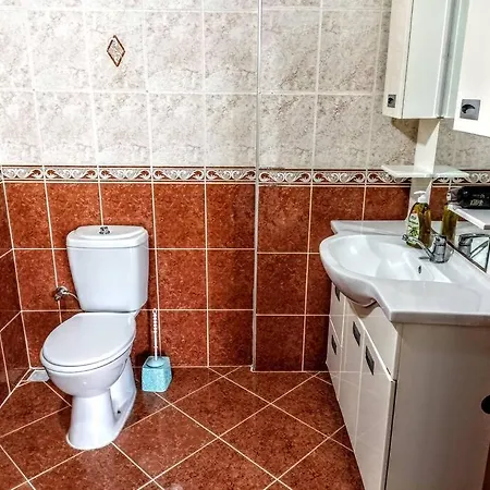 Fethiye Merkezde Ferah Ve Balkonlu 2+1 Daire * Fethiye